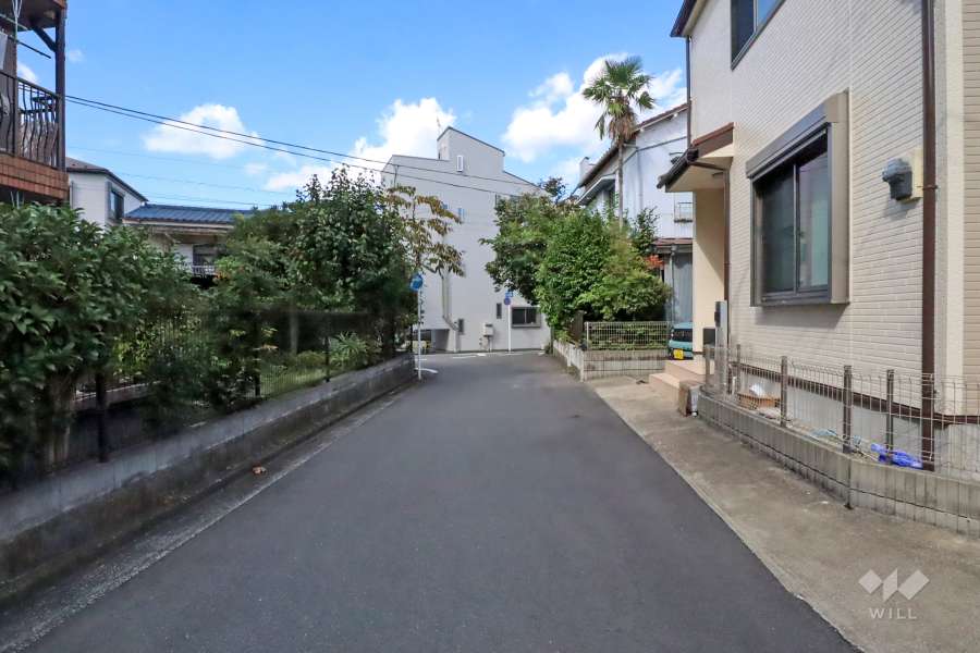 敷地東側の前面道路