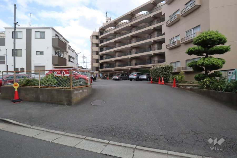 駐車場の出入り口　