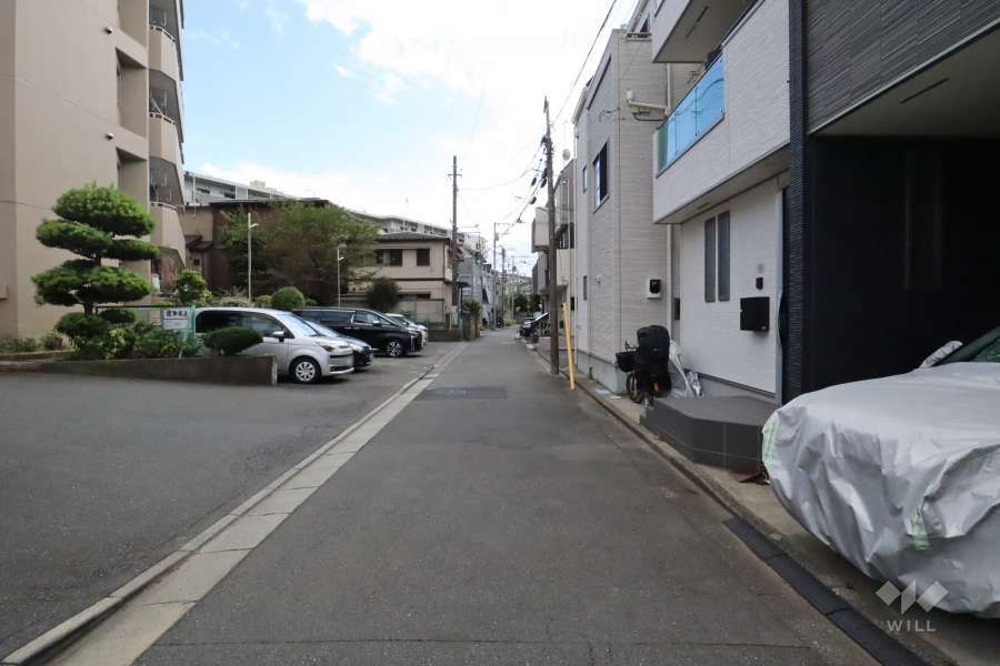 敷地西側の前面道路　