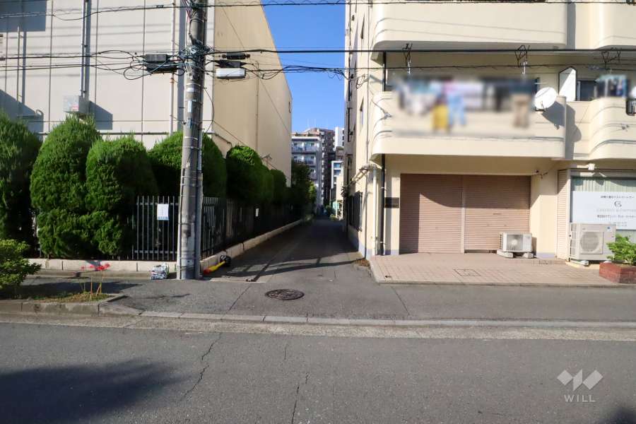 敷地西側の前面道路　