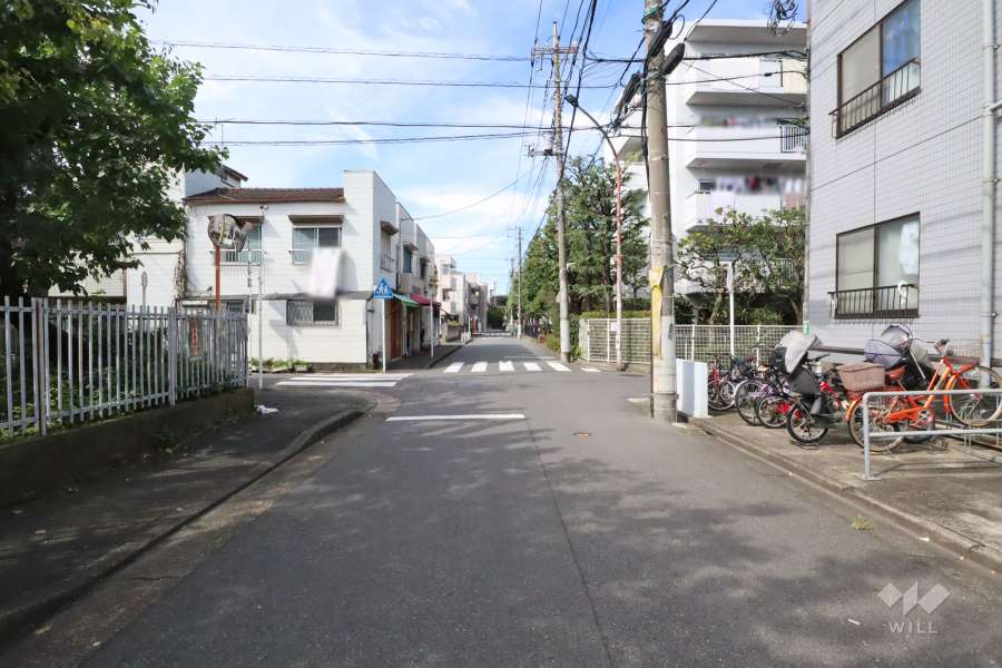 敷地南側の前面道路