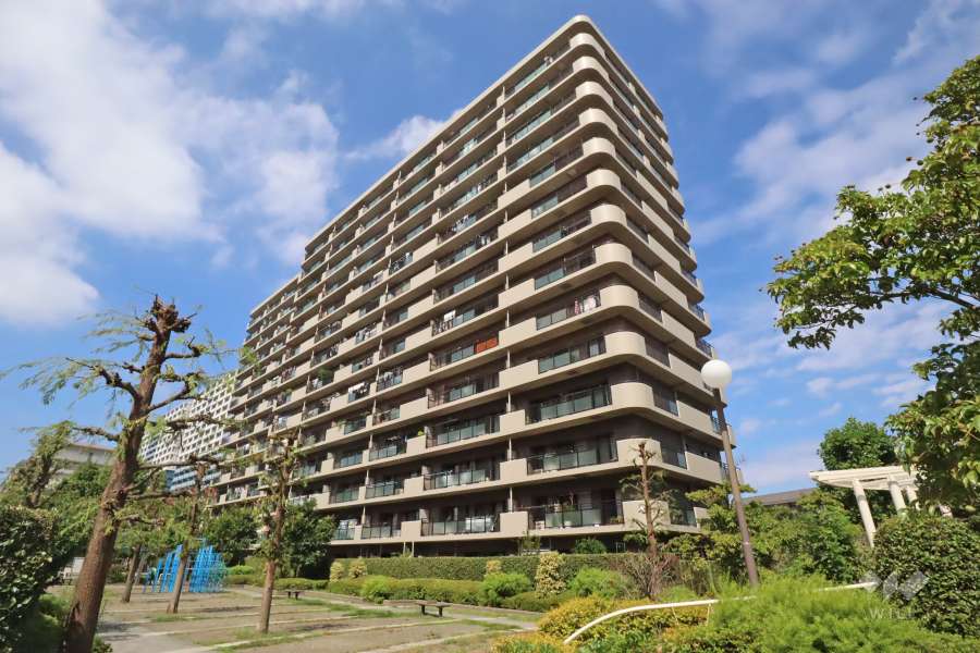 フェアロージュガーデンズ川崎の外観（南東側から）