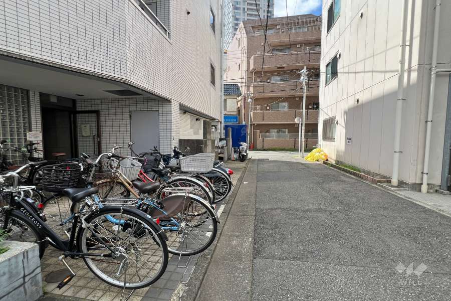 敷地西側の前面道路　