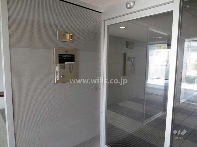 エントランスはオートロック付きです。