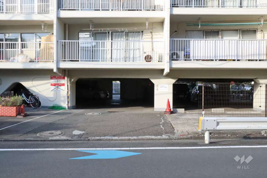 駐車場の出入り口　