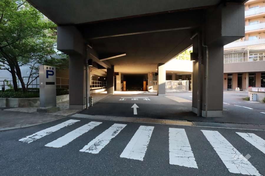 駐車場の出入り口