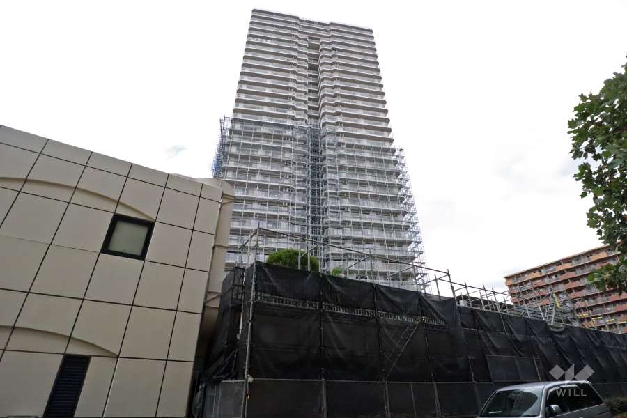 パークシティ新川崎東二番街G棟の外観(南西側から)・（2025年3月10日の時点で改装中）