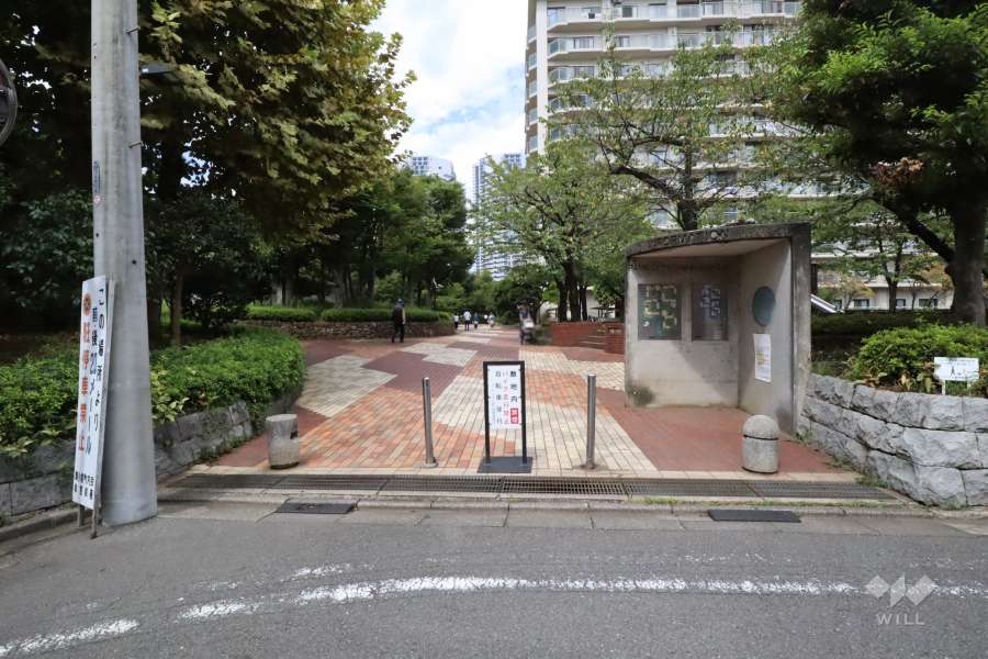 敷地の入り口