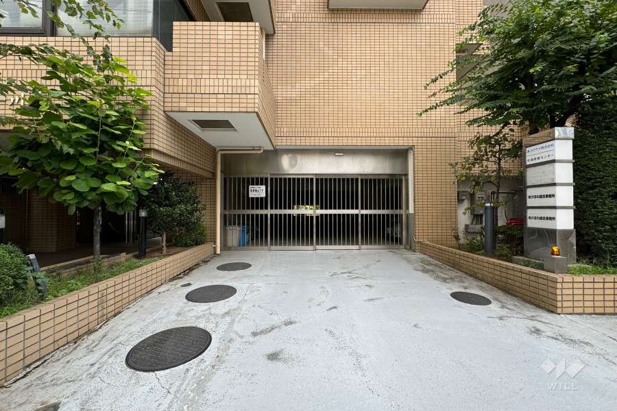 駐車場の出入り口（ゲート付き）