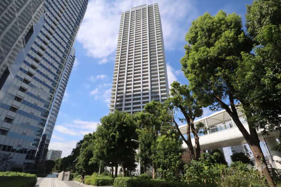パークタワー新川崎の外観(南東側から)