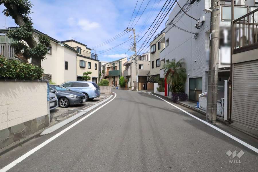 敷地西側の前面道路　