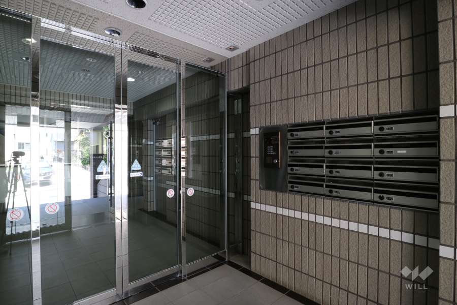 エントランスはオートロック付きです。