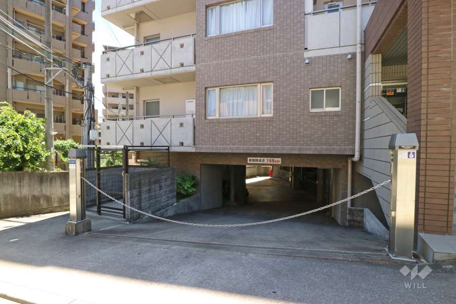 駐車場の出入り口（ロボットゲート付き）