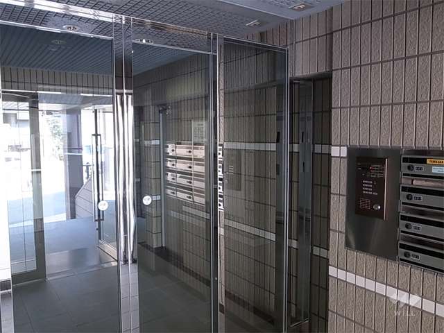 エントランスはオートロック付きです。