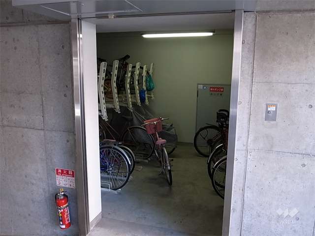 屋内にある駐輪場
