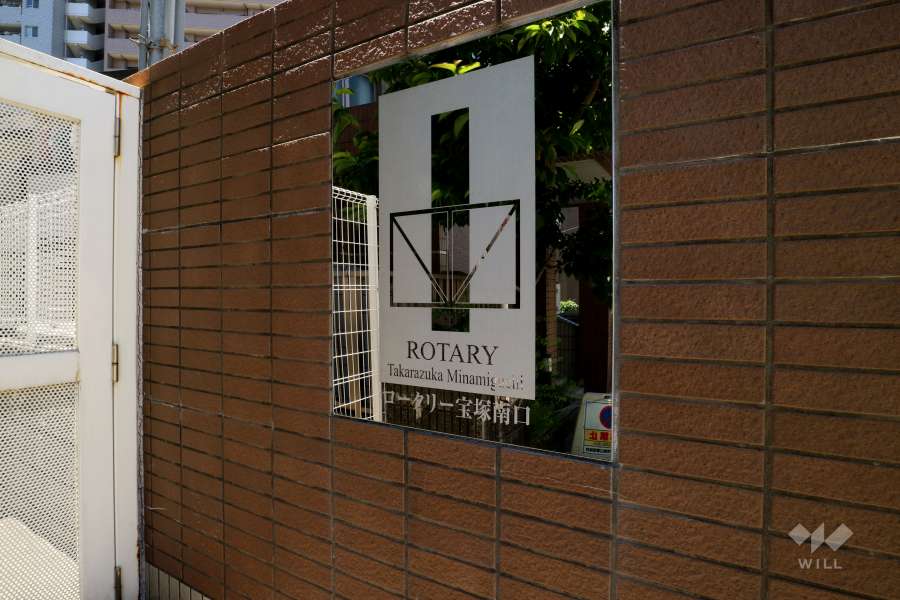 エントランスの銘板