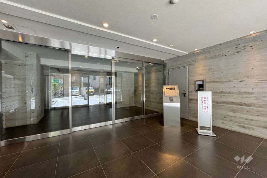 エントランスはオートロック付きです。　