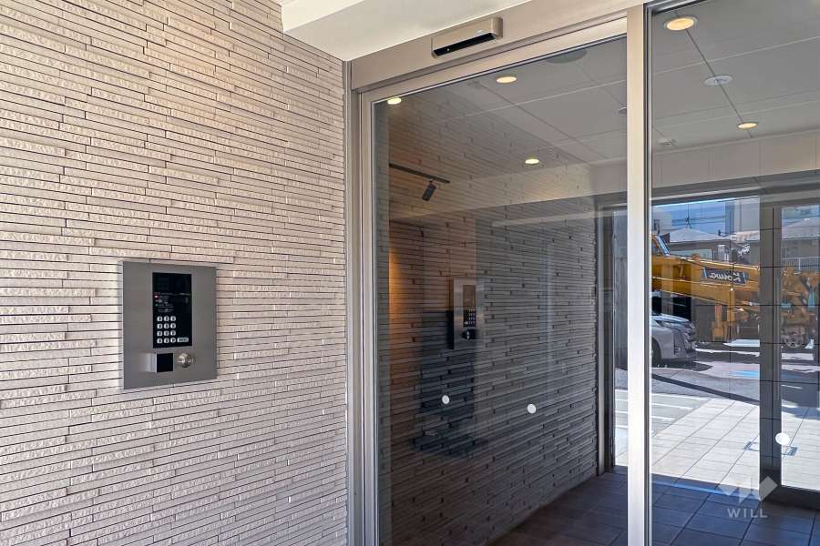 エントランスはオートロック付きです。