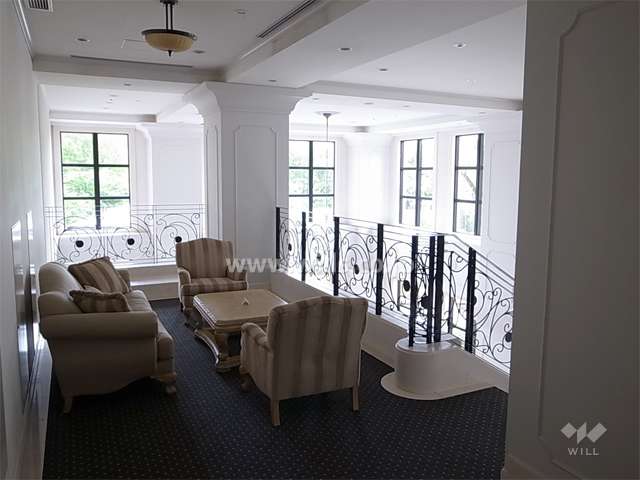 エントランスホール2階にある談話スペース