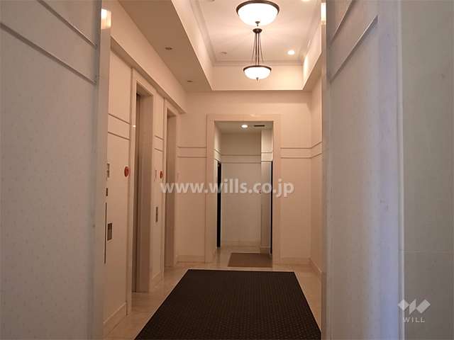 エレベーターホール（内廊下設計）