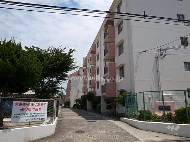 西側の敷地入口