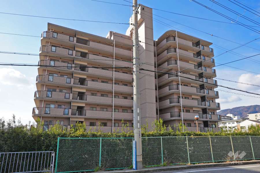 リブレカーサ逆瀬川の外観（北東側から）