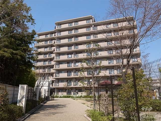 リブレカーサ逆瀬川の外観（南側から）