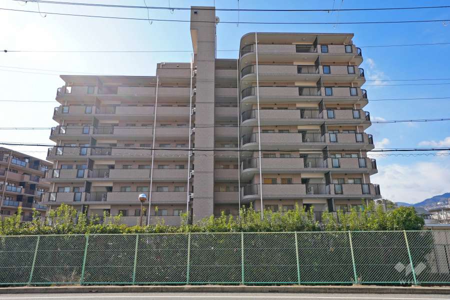 リブレカーサ逆瀬川の外観（北側から）