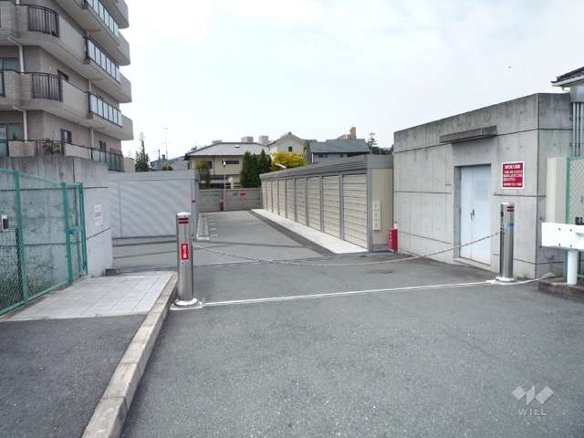 駐車場入り口（ロボットゲート付き）