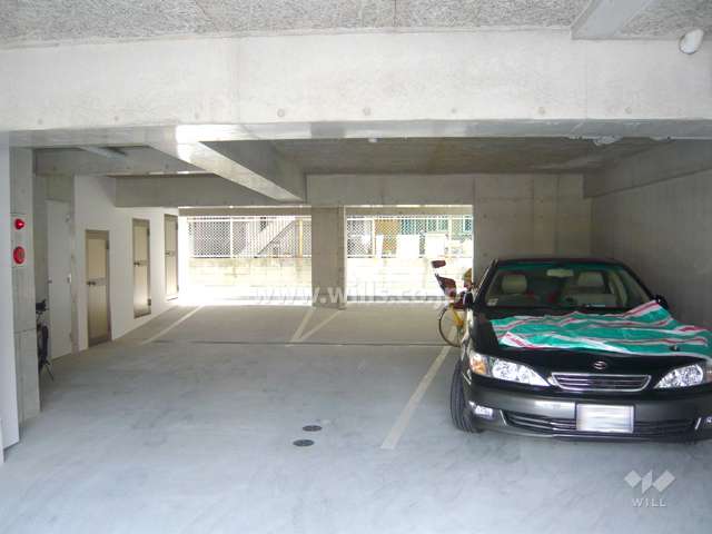 敷地内駐車場（屋内平面式）