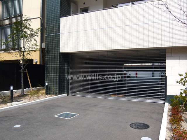 駐車場出入り口（リングシャッター付）