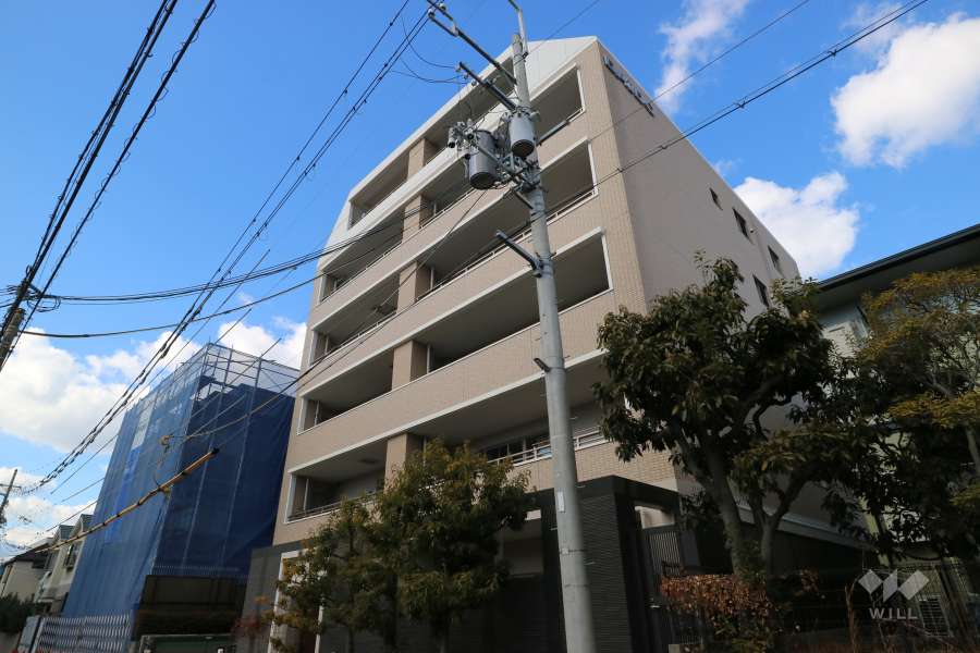 ロイヤル甲子園口ザレジデンスの外観（南東側から）