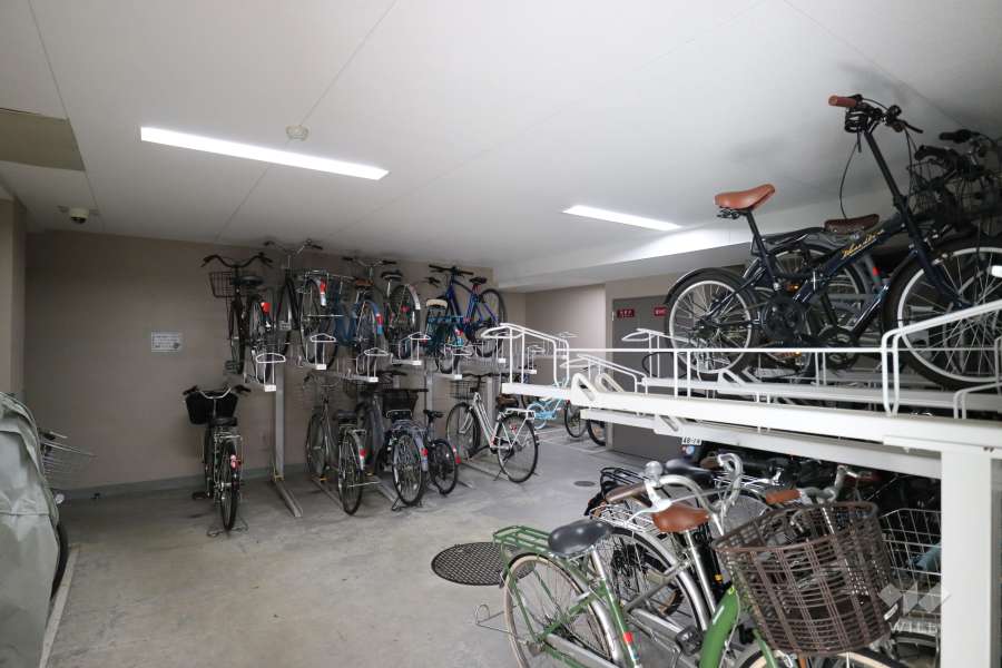 屋内に設けられた駐輪場