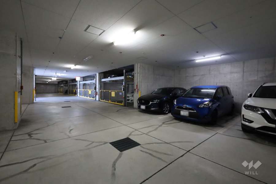 敷地内駐車場（屋内平面式と屋内機械式）　