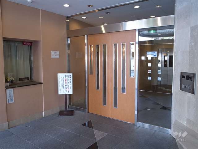 エントランスはオートロック付きです。