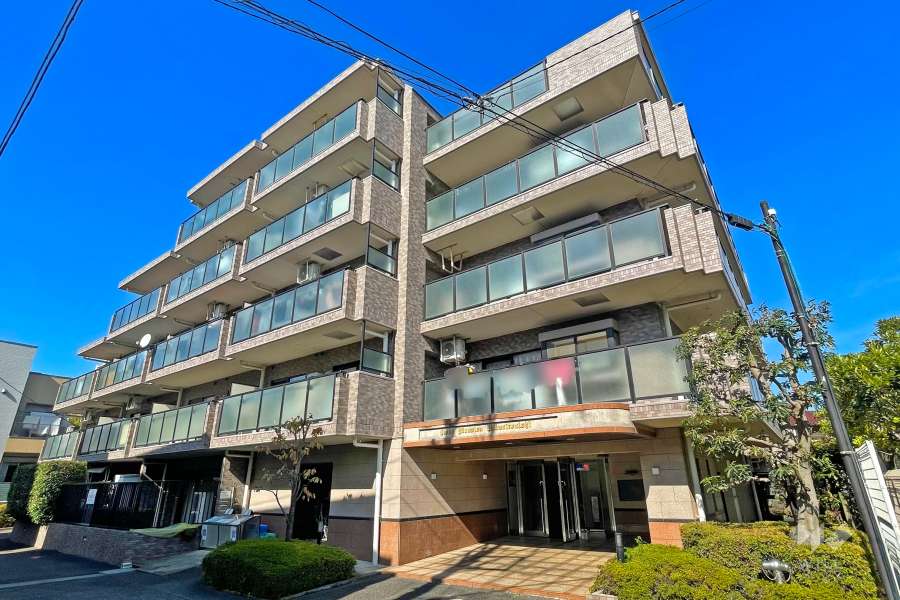 ライオンズマンション登戸西の外観（南東側から）