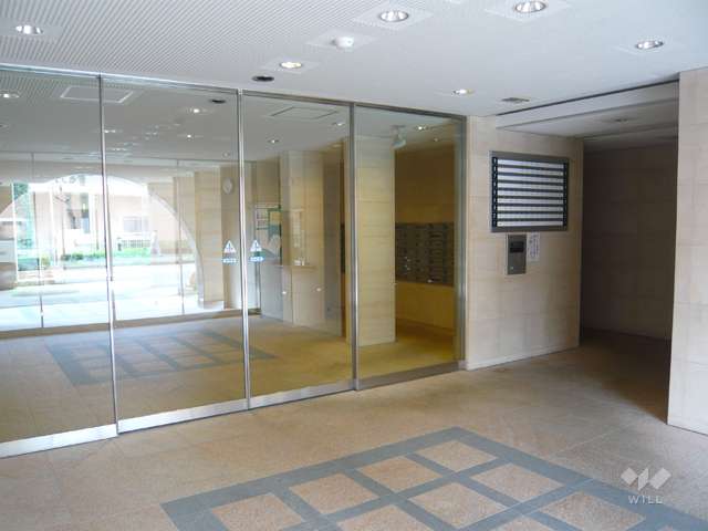 エントランスホール。オートロック付きです