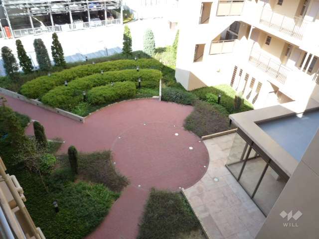 マンション中央にはガーデンアリーナがあります