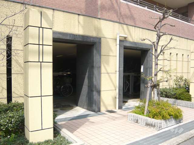 駐輪場出入り口