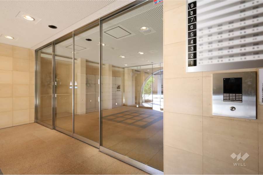 エントランスはオートロック付きです。