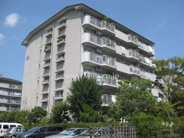 芦屋緑2住宅 11号棟の外観（南西側から）