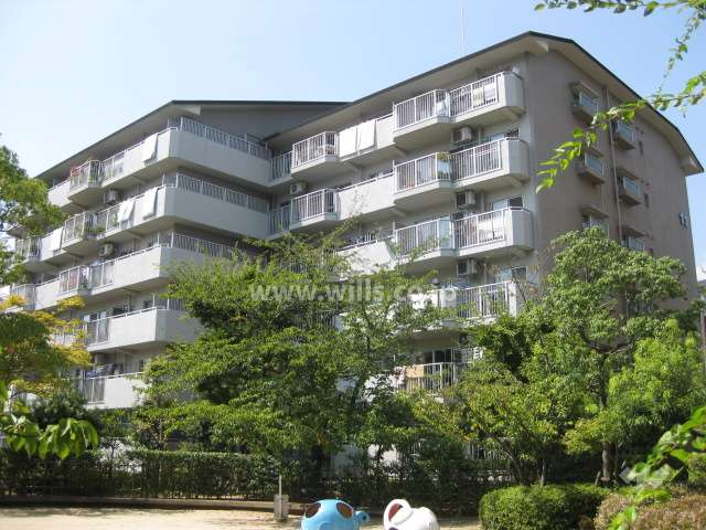 芦屋緑2住宅 11号棟の外観（南東側から）