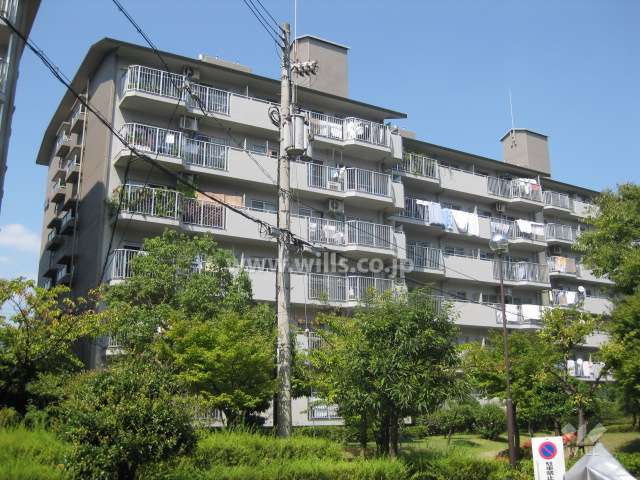 芦屋緑2住宅 14号棟の外観（南西側から）