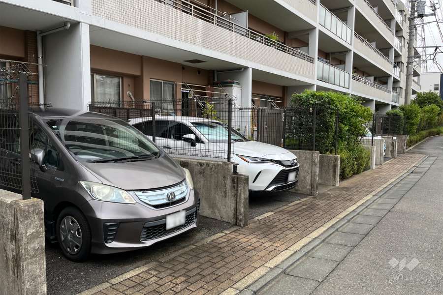 １階住戸の専用駐車場