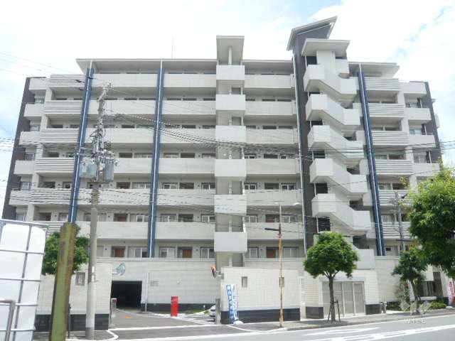 ランズ尼崎の外観（西側から）