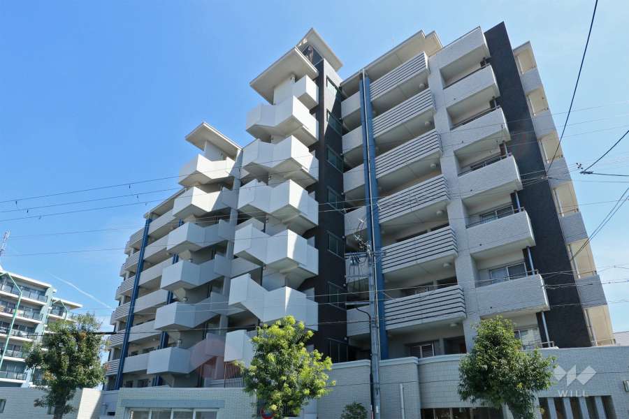 ランズ尼崎の外観（南西側から）