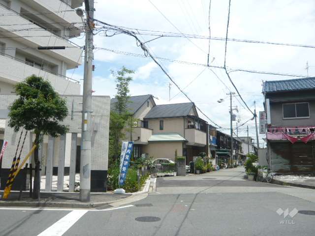 マンション南側の前面道路