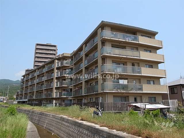 パレ宝塚中山ファインステイの外観（南西側から）