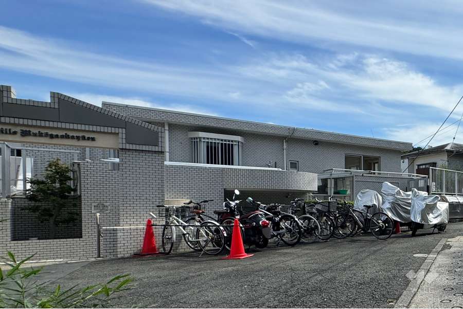 ライオンズヒルズ向ヶ丘遊園の外観（北西側から）