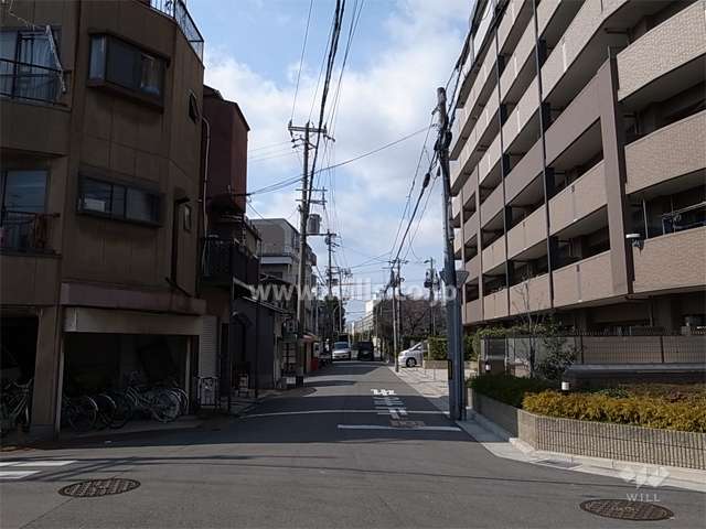 敷地南側の前面道路